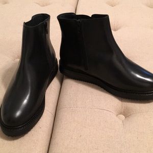 NEW: 6WW - Extra Wide Ankle Bootie